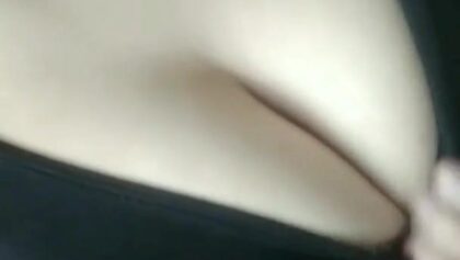 بنت قمر تعرض جسمها وتقلع ملط وهي بتجيبهم